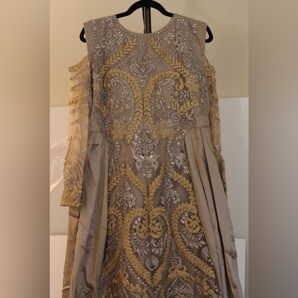 EUC Sonal Chauhan Grey Embroidered Abaya Style Anarkali Party Wear size 12 - Picture 8 of 8